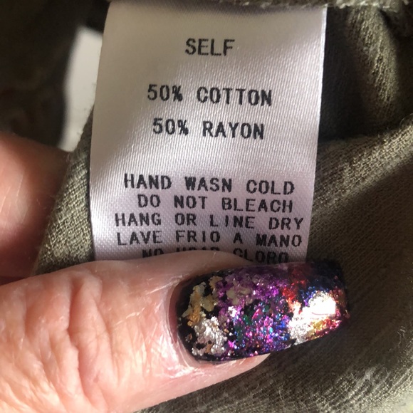 ♥️ NEW ♥️textured Moss Green Blouse with Beautiful Stitching - Picture 10 of 10